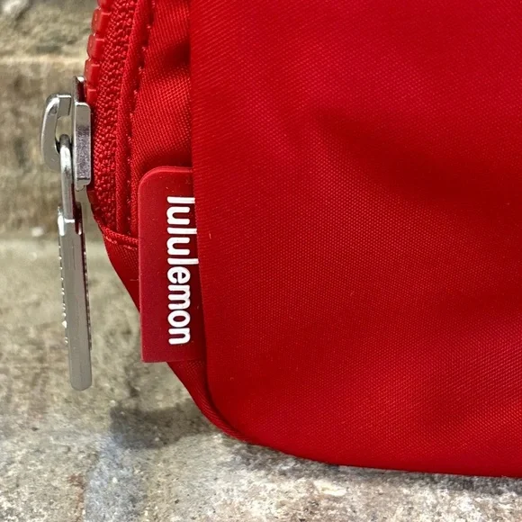 NWT Lululemon Everywhere Belt Bag In College Crimson - Picture 5 of 10